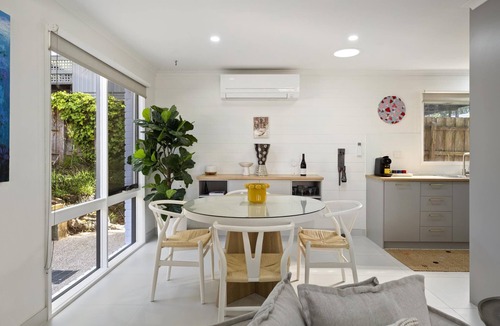 Rye House | Moonah Shades Rye - renovated, lovely alfresco area - Coastal haven, close to everything!