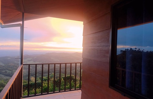 Sierra Cottage | Morpho Cabin at Alta Vista Monteverde Farm (Amazing View)