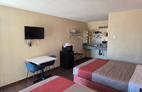 Blythe Hotel | Motel 6 Blythe, CA - South