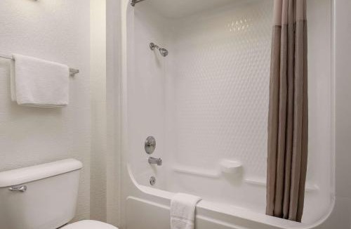 Buena Park Hotel | Motel 6-Buena Park, CA - Knotts Berry Farm - Disneyland