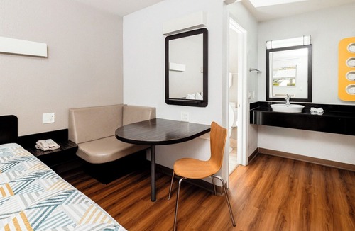 Ontario Hotel | Motel 6 Ontario, CA - Airport