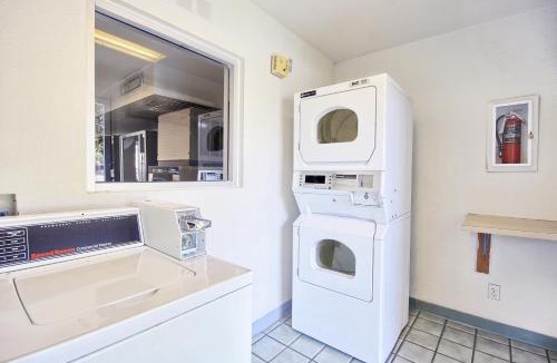 Porterville Hotel | Motel 6-Porterville, CA