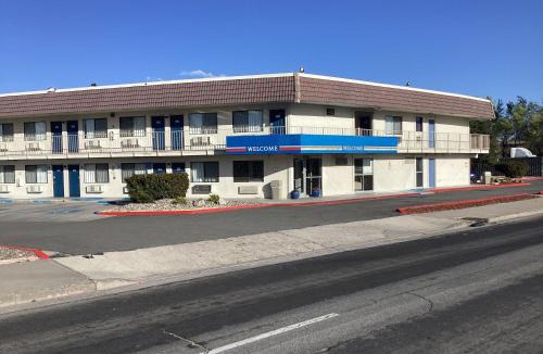 Northeast Reno Hotel | Motel 6-Reno, NV - Livestock Events Center