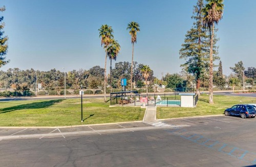 Visalia Hotel | Motel 6-Visalia, CA