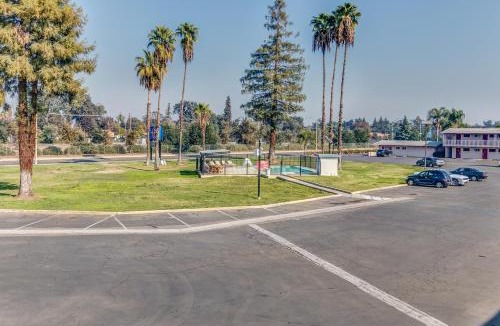 Visalia Hotel | Motel 6-Visalia, CA