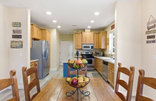 Bijou Park Ski Chalet | Mount Rose Cabin - Three Bedroom Chalet, Sleeps 6