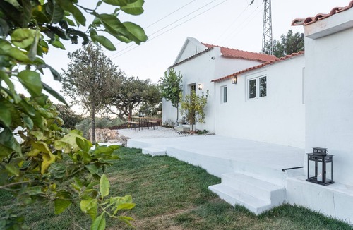 Setubal Villa | Mountain Arrábida Lodge by CadenzaLux