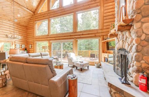 Shaver Lake House | Mountain Cabin w/Hot Tub: 4 Mi to Shaver Lake!