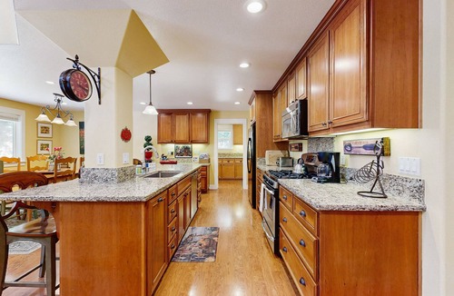 Arnold Cabin | Mountain cabin with fireplace, rec center access & game room - near downtown