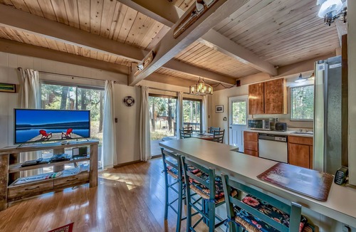 Tahoe Paradise House | Mountain Chalet-come play in the mountains Hot Tub, cozy and clean 1625A