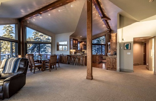 Lower Kingsbury House | Mountain Escape | Decks-EV Charger-Spa | Sleeps 10