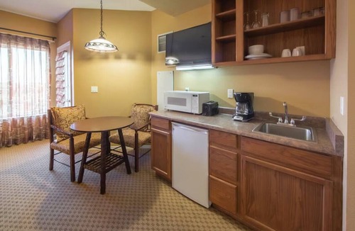 Genoa Hotel | Mountain Luxury Stay | Hot Springs, Spa & Premier Comfort Near Sierra Nevada