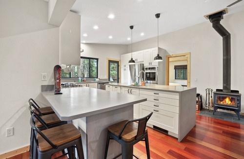 Mountain View Estates House | Mountain Pine Memories - Pets + Hot tub + Fire pit
