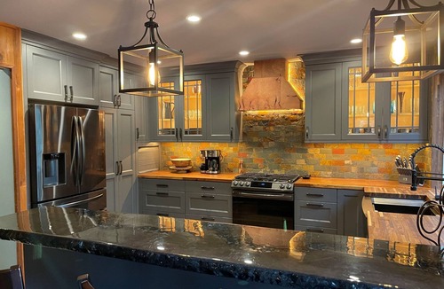 Arnold House | Mountain Retreat. Perfect for large groups. Early check-in/late checkout.