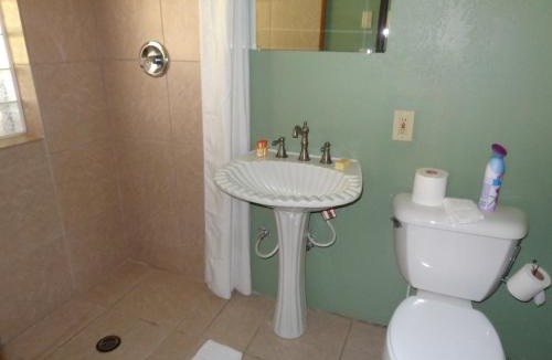 Oakhurst Cabin | Mountain Trail Lodge and Vacation Rentals