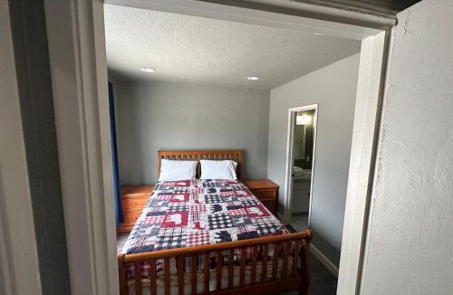 Oakhurst Cabin | Mountain Trail Lodge and Vacation Rentals