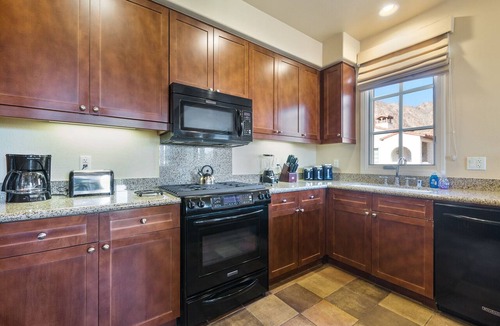 La Quinta Condo | Mountain View! Luxurious Villa near Clubhouse with Mountain Views - Pet Friendly - Upstairs (C48-2)