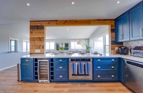 Lakeside House | Mountaintop Estate: Pool-Hot Tub-Theatre-Tiki Bar