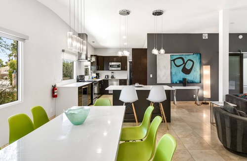 Sunrise Vista Chino House | Movie Colony Contemporary