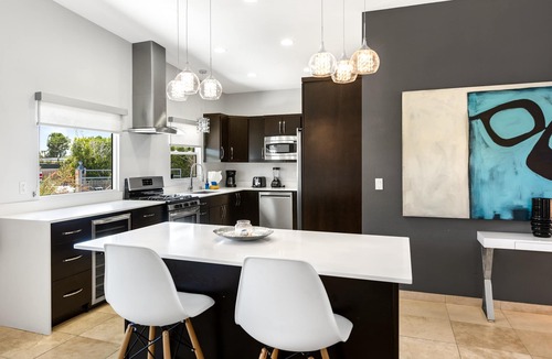 Sunrise Vista Chino House | Movie Colony Contemporary