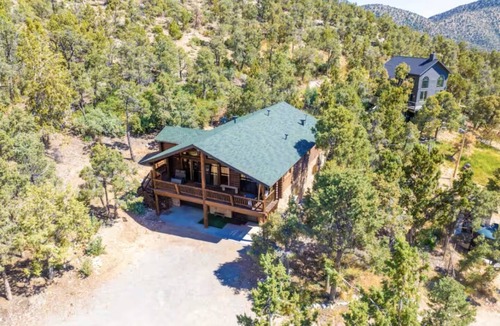Mount Charleston Cabin | Mt. Charleston Spacious 4BR Log Cabin WiFi - Near Las Vegas