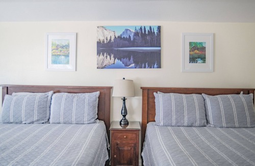 Independence Hotel | Mt Williamson Motel and Basecamp