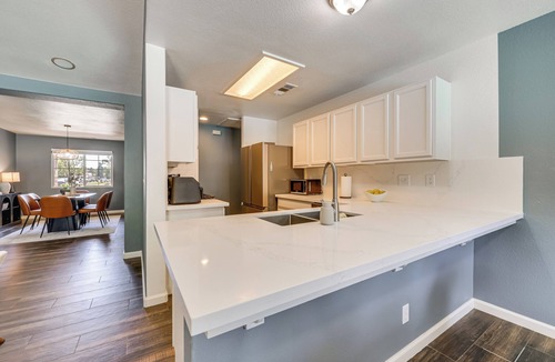 Visalia House | Mtn Retreat 3 Mi to Dtwn Visalia w/Poolside BBQ
