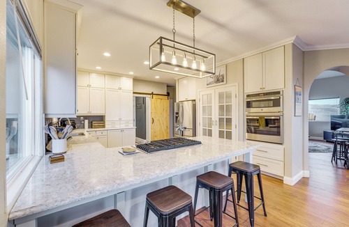 Sparks Cottage | Mtn-view Haven w/Hot Tub! 28 Mi to Mt Rose Ski
