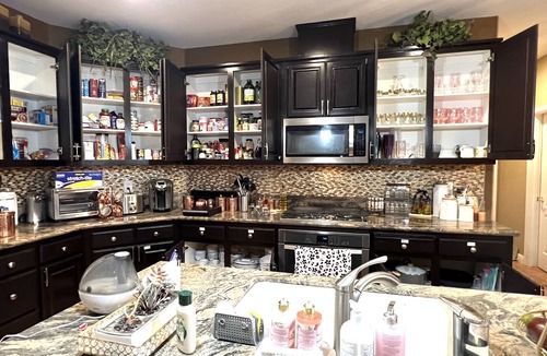 Tracy House | Nabor(8) lovely comfy suite with 2 beds quite safe with private bathroom