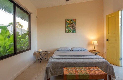 Cahuita House | Namaitamí Casa Hermosa con AC y piscina a Solo 650 Metros del Parque Nacional Cahuita