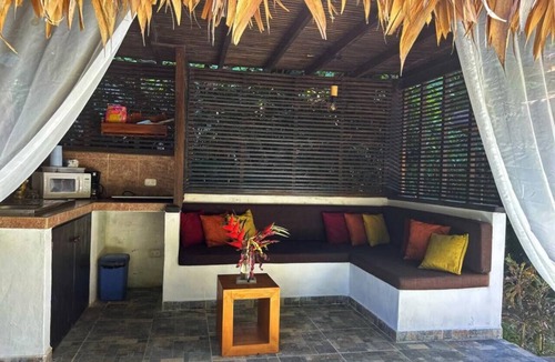 Santa Lucia House | Namu Bungalows: 300 m from the beach, private pool