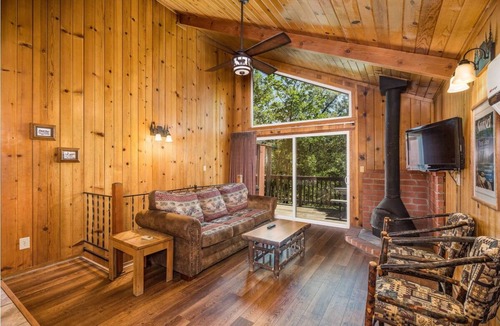 Bass Lake Hotel | Nature Escape! Cozy Chalet w/Pool! Near Yosemite, Perfect Outdoor Thrill!