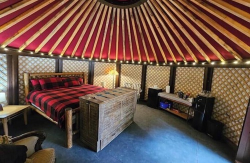 Upper Squamish House | Nature Nook Yurt - Red Door