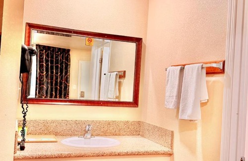 El Cerrito Hotel | Navajo Lodge