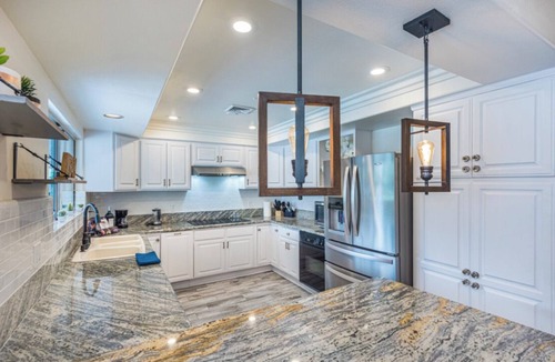 Paradise Villa | Near convention center! Central 5bedroom 3bathroom 2maters BIG POOL & HUGE YARD!