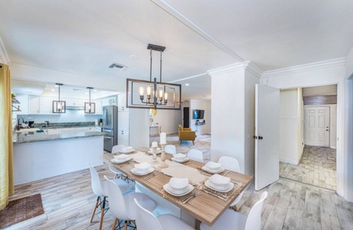 Paradise Villa | Near convention center! Central 5bedroom 3bathroom 2maters BIG POOL & HUGE YARD!