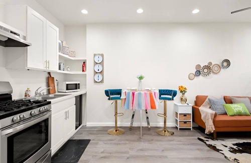 Ontario House | Near ON Airport Chaffey Claremont College Ontario Outlets 1B1B 2Beds 4people