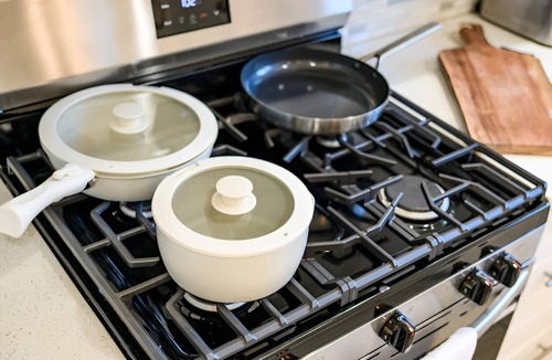 Ontario House | Near ON Airport Chaffey Claremont College Ontario Outlets 1B1B 2Beds 4people