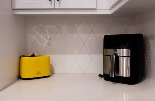 Guasti Apartment | Near ONT Modern Designer Stay Bright Chic Spacious