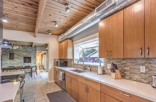 Rancho Oakey House | Near Strip Oasis with Pool, 3 BR - Extended Stay