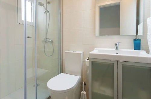 Alcantara Apartment | Near the River 3 Bedrooms Flat, with AC for 9