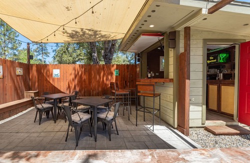 Oakhurst Villa | Near Yosemite - Riverbend Retreat - Hot Tub + Pool + Bar + Pond