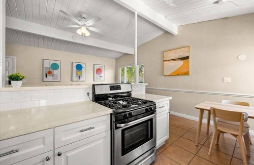 West Beach Apartment | New 2 Bed Apartment Close to Downtown and Beach!