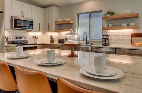 Y Area House | NEW! AC, Hot Tub, Grill, Newly Built, Open Floor Plan, Wifi, 2 of 6 – Emerald Bay Luxury
