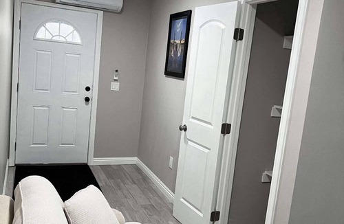 Oildale House | New ADU - Charming 1-bedroom house with AC, WiFi in fabulous Bakersfield