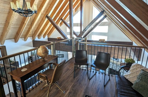 Woodlands House | NEW Big Bear Family Cabin & Bestselling Thriller Author Retreat