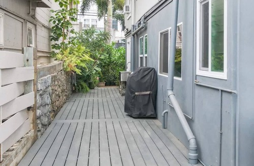 Wailuku Apartment | NEW! Central Maui 2BR | AC | Work-Friendly