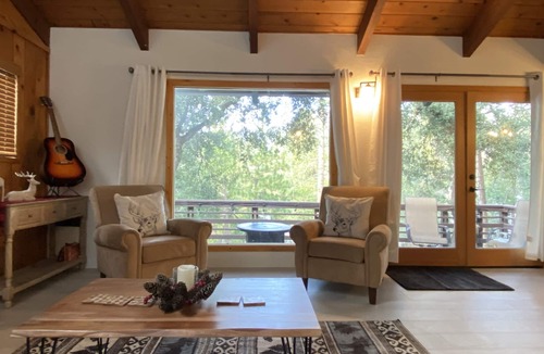 Idyllwild Cabin | NEW Cozy Modern Cabin~ Pet Friendly ~ Newly Remodeled