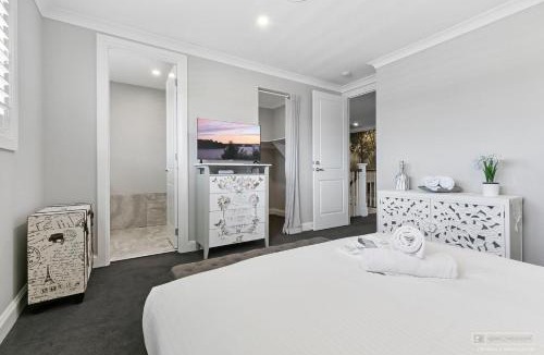 Banksia Beach House | New Haven - Morning Sunrise Suite