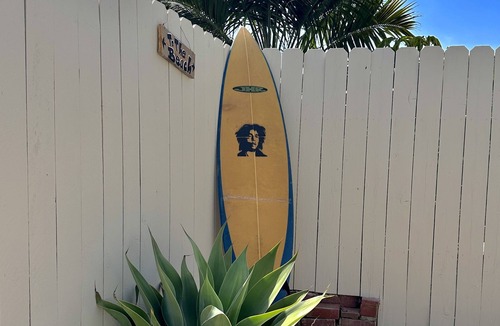 West Mesa Cottage | New Listing! MesaRoc Surf Lodge A funky chateau steps to the beach or the action